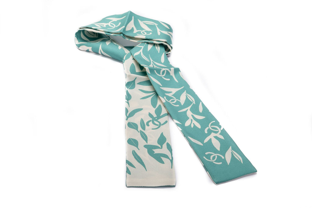 Chanel BN Green White Leaves Silk Twilly