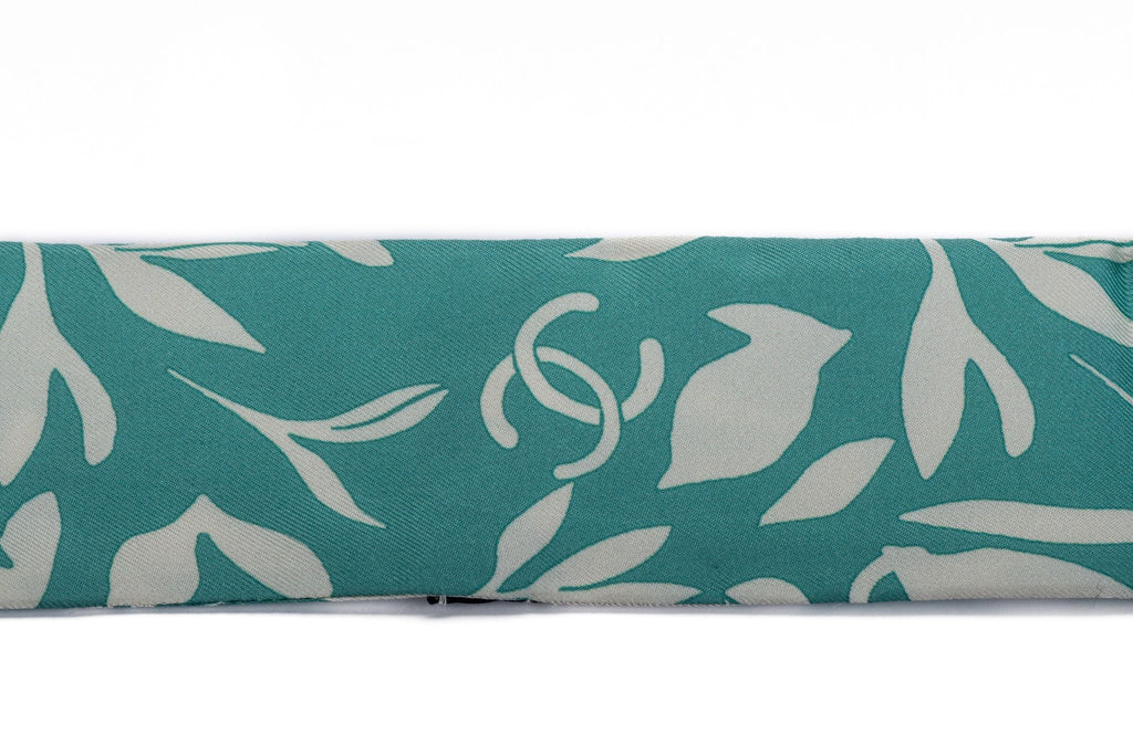 Chanel BN Green White Leaves Silk Twilly