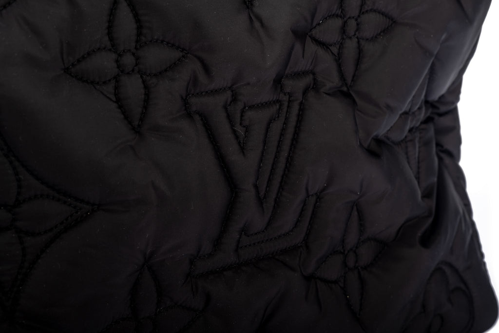 Vuitton BNIB Black On The Go GM Puffer