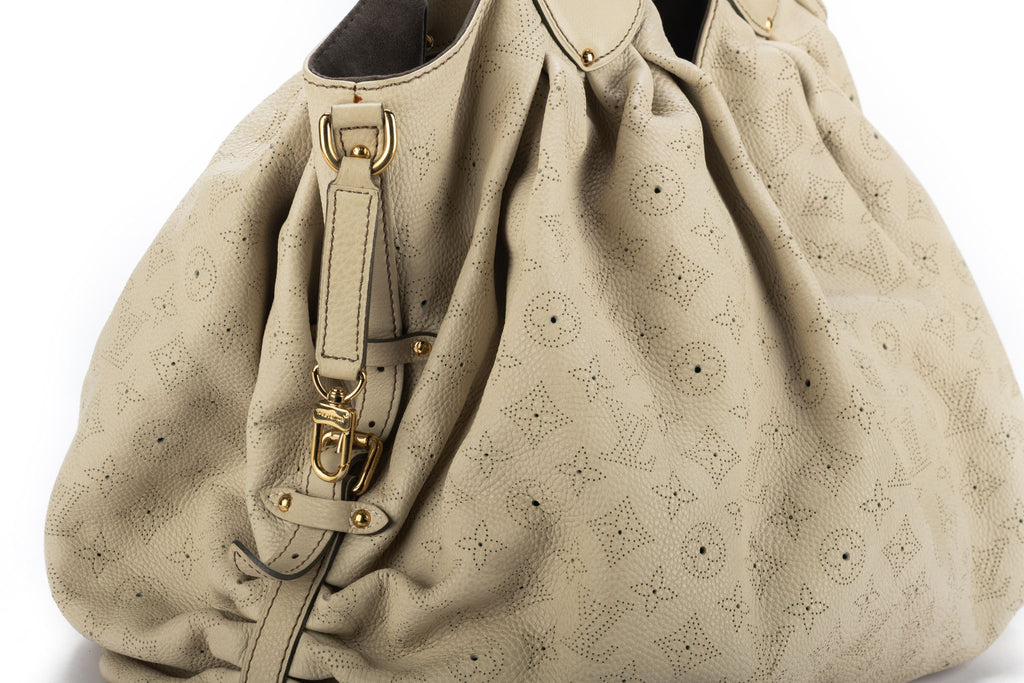 Vuitton Xlg Cream Mahina Shoulder Bag