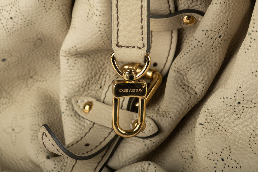Vuitton Xlg Cream Mahina Shoulder Bag