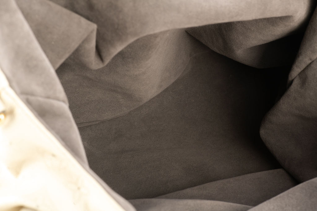 Vuitton Xlg Cream Mahina Shoulder Bag