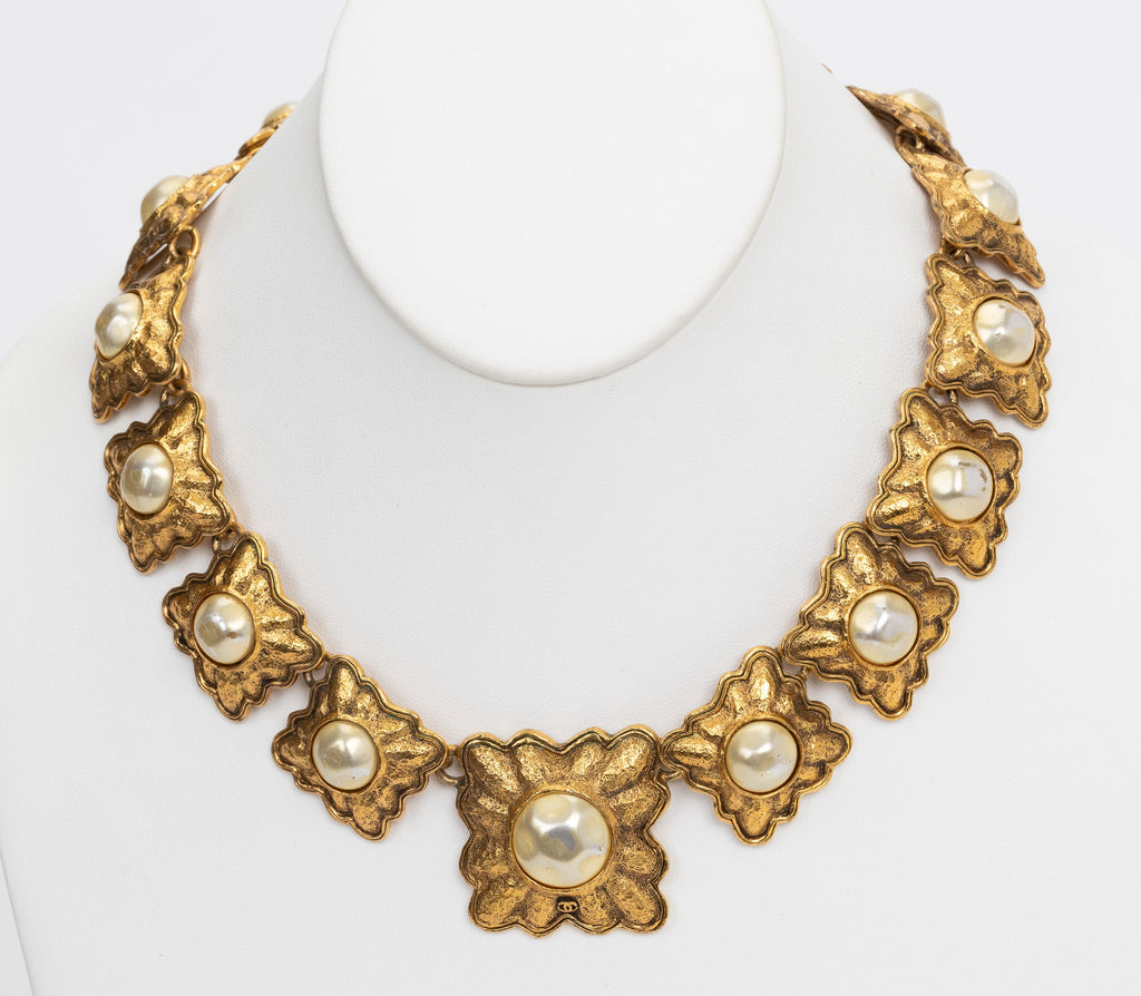Chanel 80s Gripoix Pearl Gold Chocker