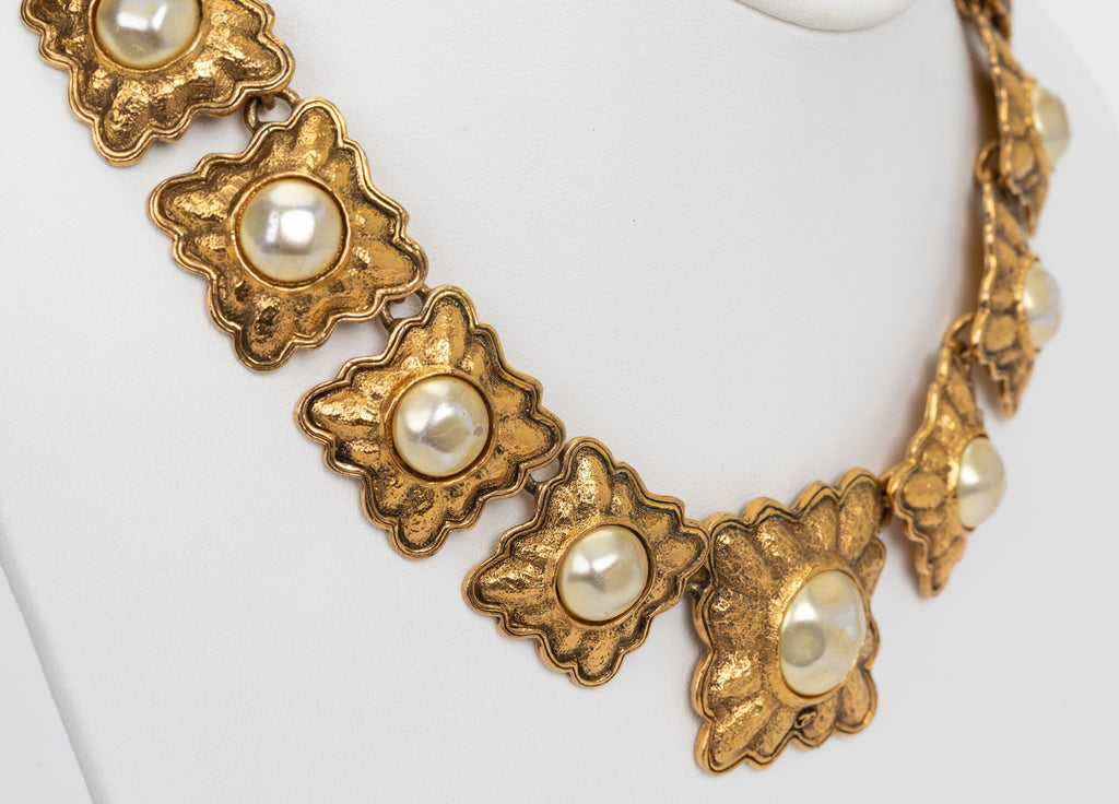 Chanel 80s Gripoix Pearl Gold Chocker