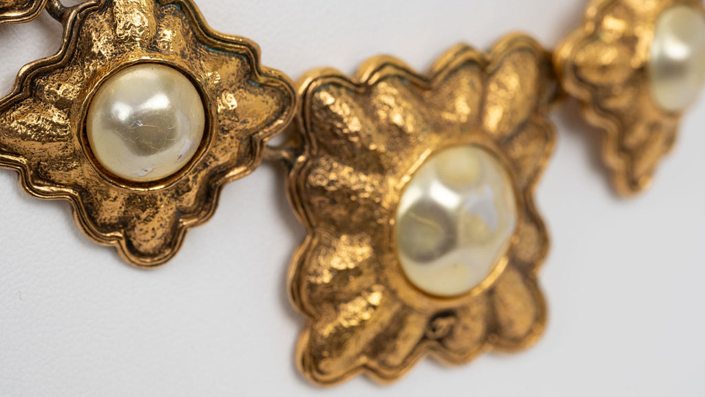 Chanel 80s Gripoix Pearl Gold Chocker