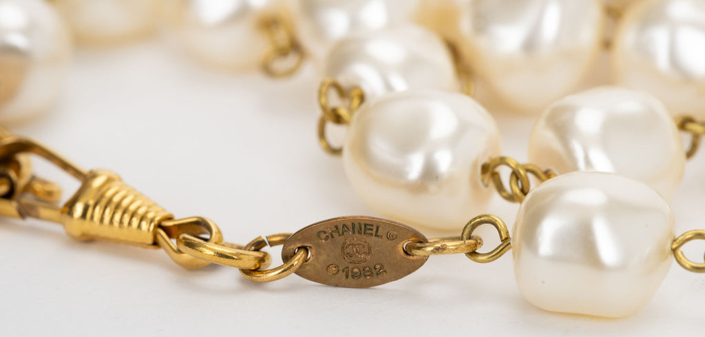 Chanel Flower Pendant Pearl Necklace