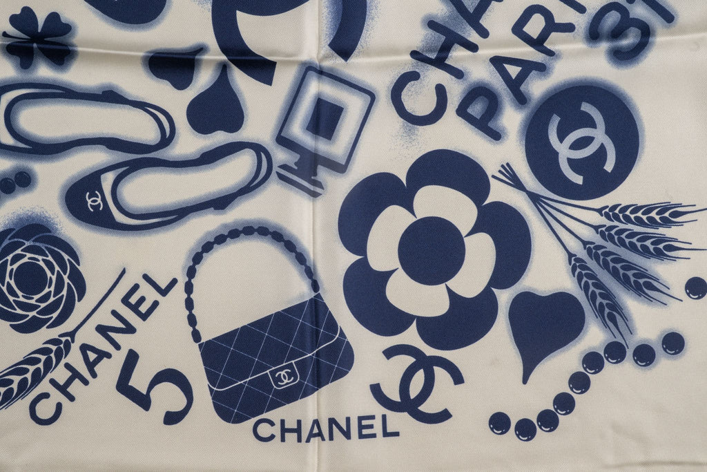 Chanel Foulard Blanco Azul Scarf New