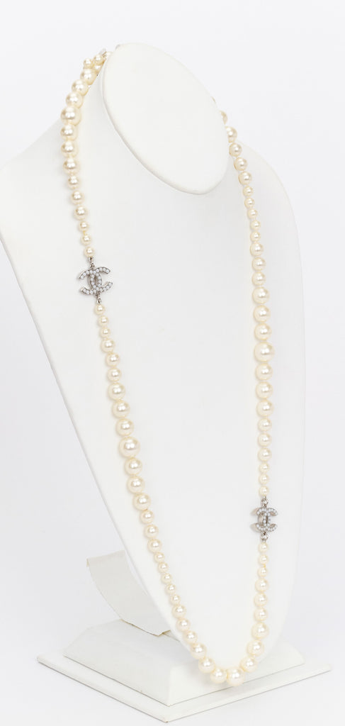 Chanel spring 2012 long pearl necklace