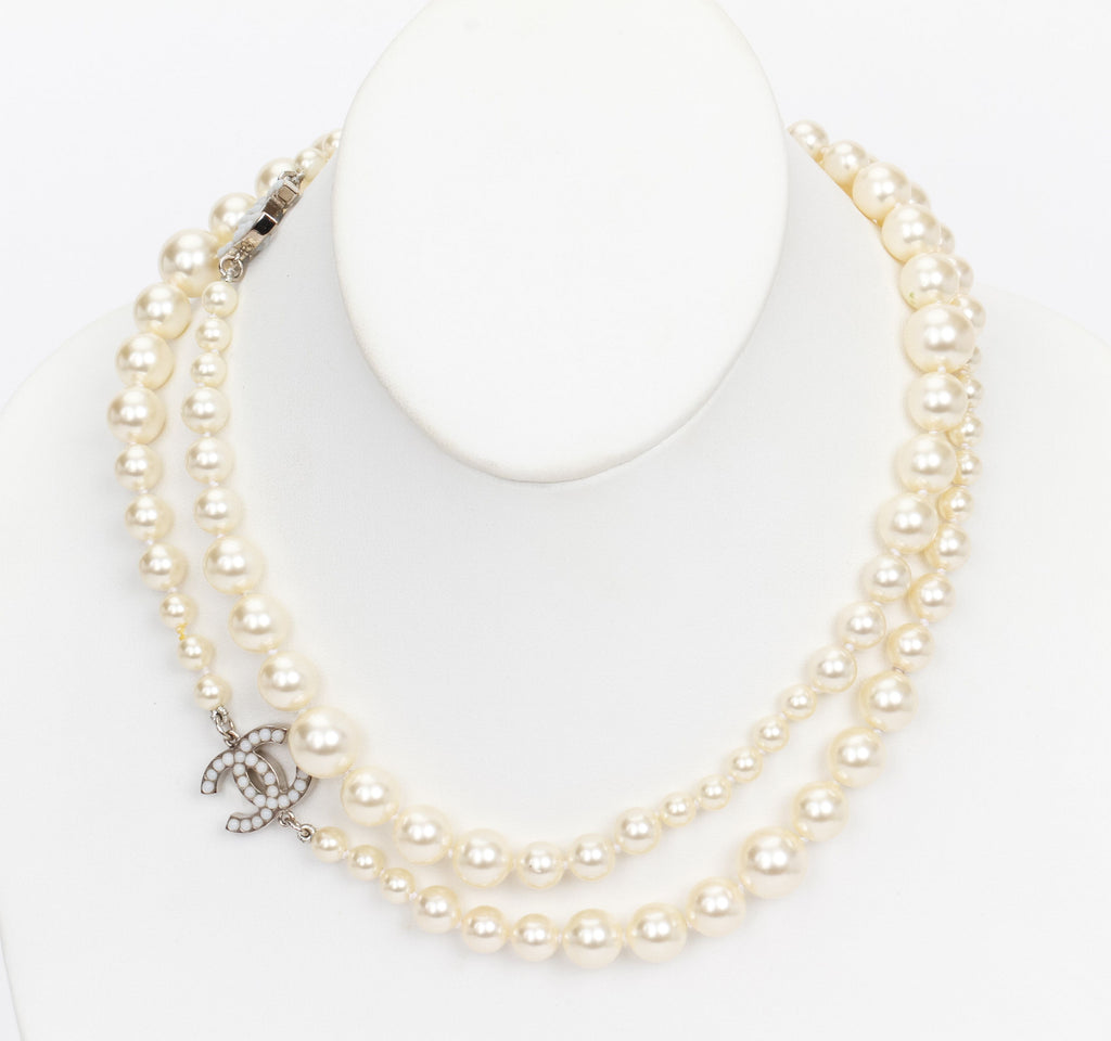 Chanel spring 2012 long pearl necklace