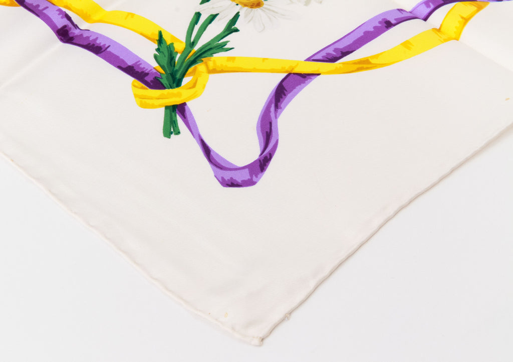 Gucci Vintage White Silk Bouquets Scarf