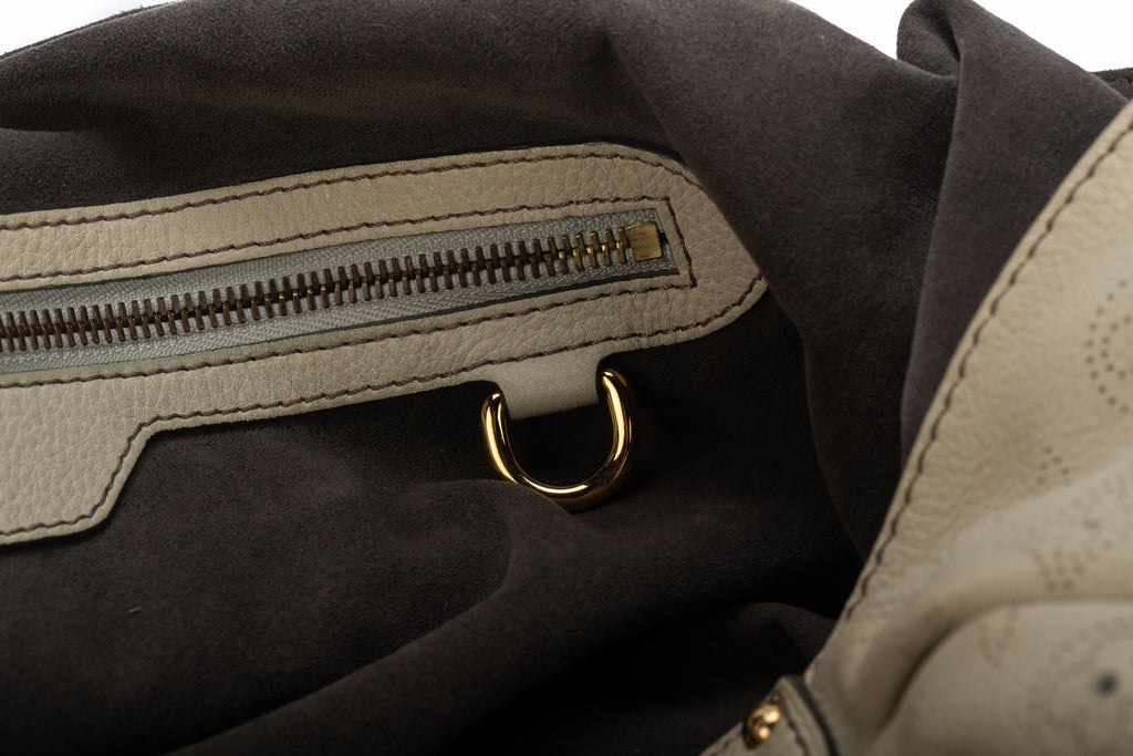 Vuitton Xlg Cream Mahina Shoulder Bag