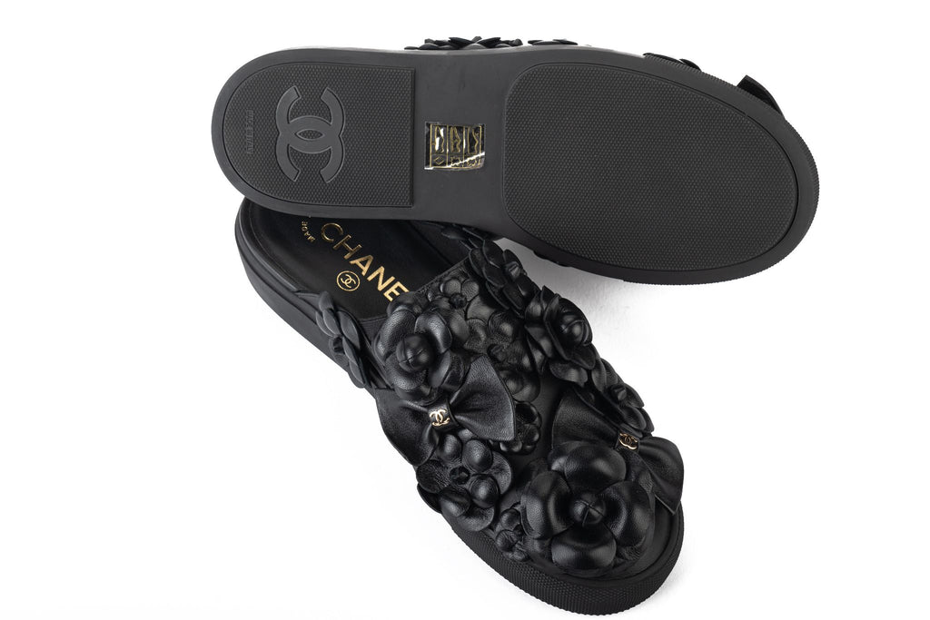 Chanel BNIB Black Magnolia Slides 38