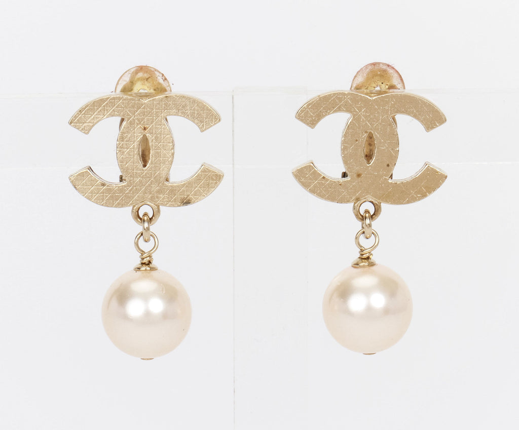 Chanel spring 2017 gold cc clip earrings