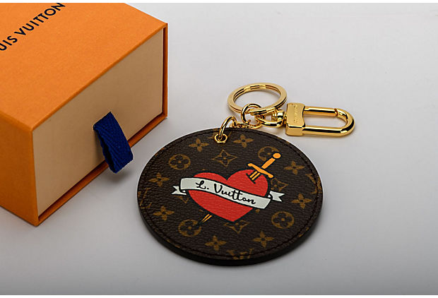 Vuitton Lim.Ed. Round Heart Keychain BN