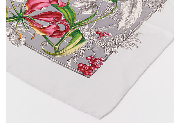 Gucci new gray flowers silk scarf